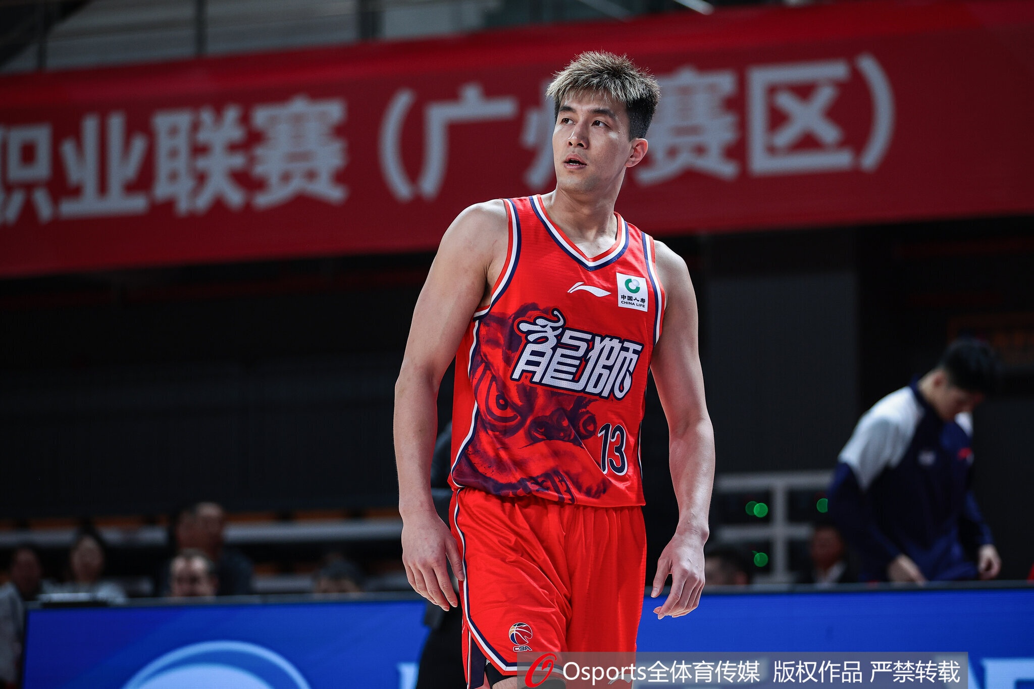 世预赛中国男篮92-74击败中国台北，郭艾伦解说调侃：生死战还得我来